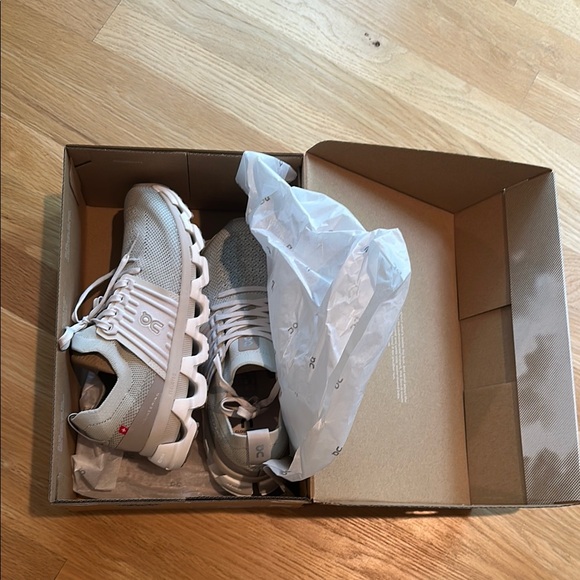 On Running cloudswift3 size 6 new in box - Picture 1 of 3